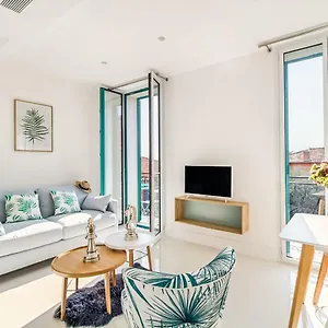 New ! Sea View Design + Balcony 203 Apartment